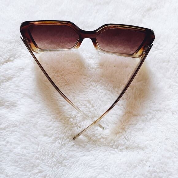 Junia Clear Brown Oversized Sunglasses - Picture 8 of 10